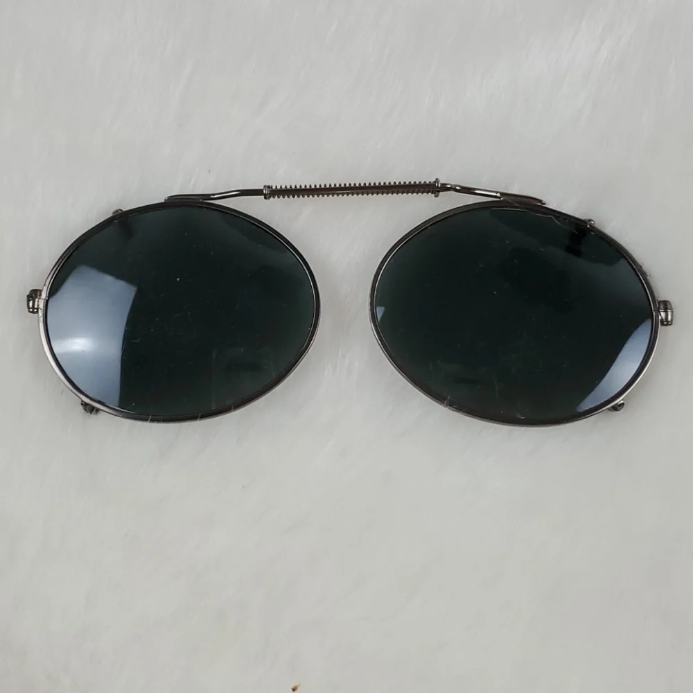 Linda Evan's eye wear case minimalist